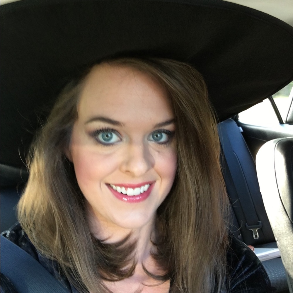 Meet your Posher, Amelia